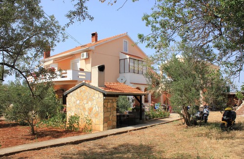 Sutomiscica Apartment | One bedroom apartment with balcony and sea view Sutomišćica, Ugljan (A-912-b)