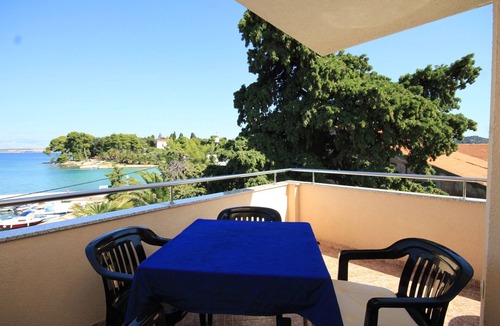 Preko Apartment | One bedroom apartment with terrace and sea view Preko, Ugljan (A-8315-d)