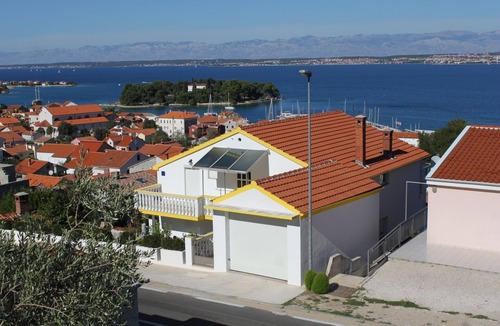 Preko Apartment | One bedroom apartment with terrace and sea view Preko, Ugljan (A-8417-c)
