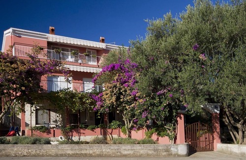 Poljana Apartment | One bedroom apartment with balcony Poljana, Ugljan (A-8473-c)