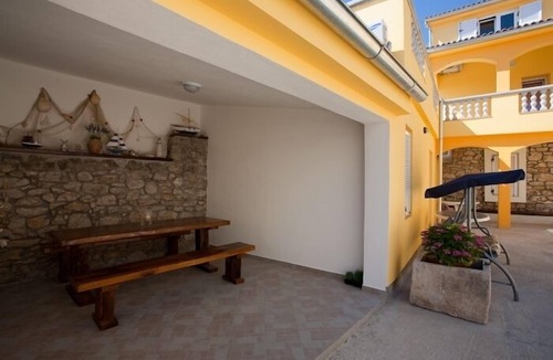 Poljana Apartment | One bedroom apartment with terrace Poljana, Ugljan (A-8523-b)