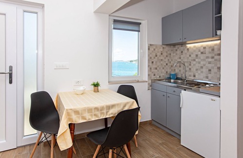 Tijesno Apartment | One bedroom apartment with balcony and sea view Tisno, Murter (A-815-e)