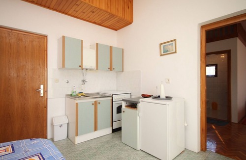Kali Apartment | One bedroom apartment with terrace and sea view Kali, Ugljan (A-8202-b)