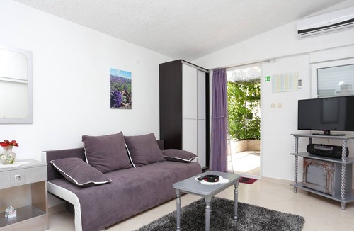 Omis Apartment | One bedroom apartment with terrace Omiš (A-2738-d)