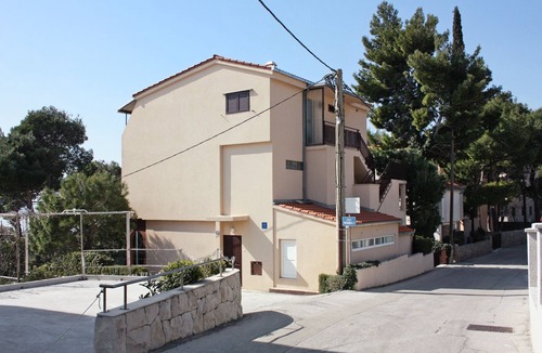 Tice Apartment | One bedroom apartment with balcony and sea view Nemira, Omiš (A-5884-c)