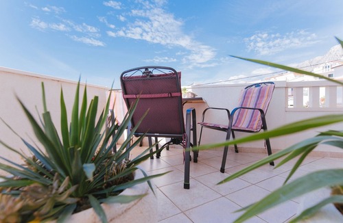 Tice Apartment | One bedroom apartment with terrace and sea view Nemira, Omiš (A-13055-b)