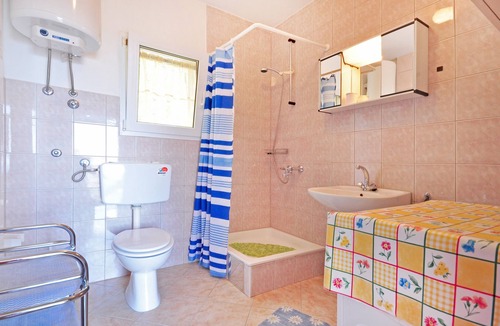 Borak Apartment | One bedroom apartment with terrace and sea view Omiš (A-15767-a)