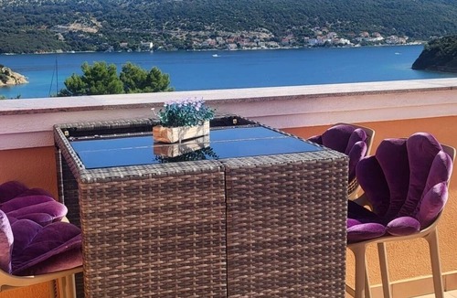 Rab Town Apartment | One bedroom apartment with terrace and sea view Supetarska Draga - Gonar, Rab (A-27566-c)