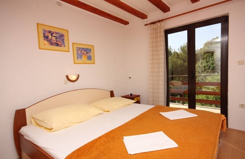 Supetarska Draga Apartment | One bedroom apartment with terrace and sea view Supetarska Draga - Gonar, Rab (A-2002-a)