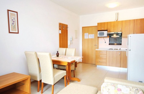 Kampor Apartment | One bedroom apartment with a swimming pool Palit, Rab (A-3210-a)