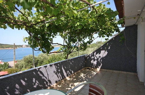 Supetarska Draga Apartment | One bedroom apartment with terrace and sea view Supetarska Draga - Gornja, Rab (A-5053-a)