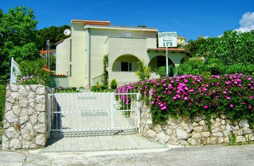 Palit Apartment | One bedroom apartment with terrace and sea view Banjol, Rab (A-11800-a)