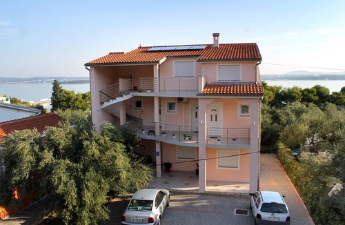 Tkon Apartment | One bedroom apartment with terrace and sea view Tkon, Pašman (A-6215-b)