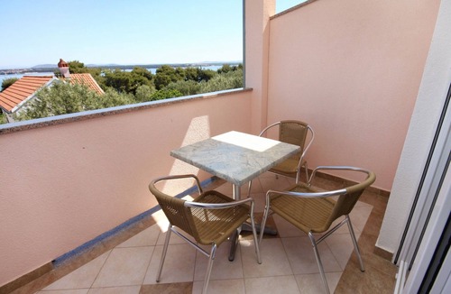 Tkon Apartment | One bedroom apartment with terrace and sea view Tkon, Pašman (A-6215-b)