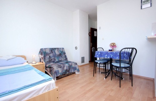 Cove Rogacic Apartment | One bedroom apartment with balcony and sea view Vis (A-8869-a)
