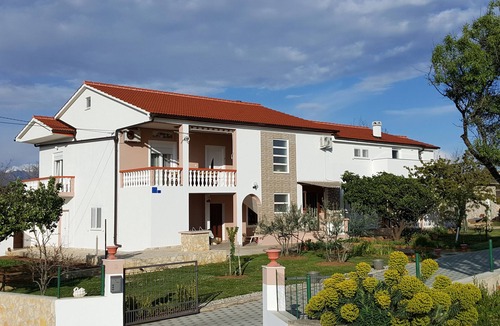 Vrsi Apartment | One bedroom apartment with terrace Vrsi, Zadar (A-14211-b)