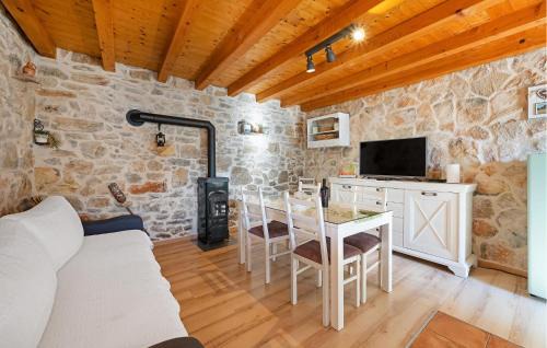 Sibenik House | One-Bedroom Holiday Home In Konjevrate
