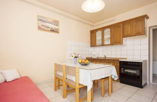 Brodarica Apartment | One-bedroom apartment near beach