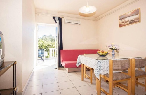 Brodarica Apartment | One-bedroom apartment near beach