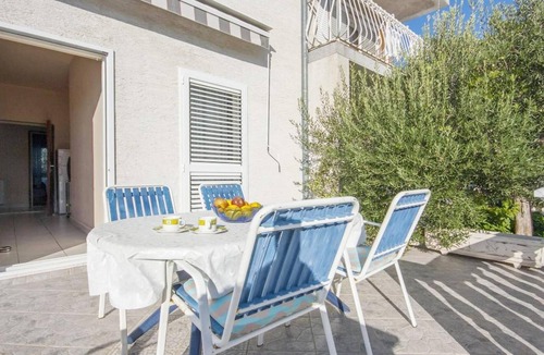 Brodarica Apartment | One-bedroom apartment near beach