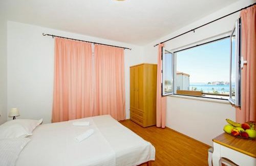 Podstrana Apartment | Orange House