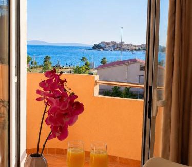 Podstrana Apartment | Orange House