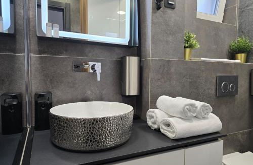 Osijek Apartment | Osijek Luxury Center - Self Check-in, 2 Parking Spaces, Balcony, Elevator