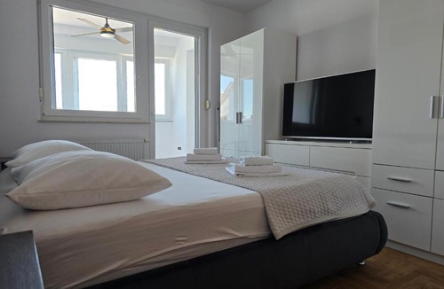 Osijek Apartment | OSIJEK SPACE CENTAR - Self Check in, Free Private Parking