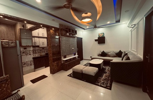 Ghaziabad Apartment | Palm Stays: 2BHK Fully furnished Apartment In Raj Nagar Extension Ghaziabad
