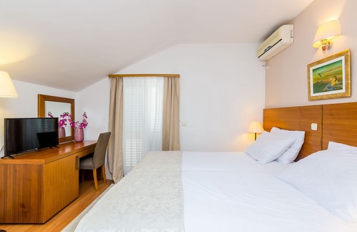 Srebreno House | Pansion Costeria - Double or Twin Room with Balcony and City View 2
