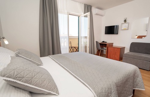 Zrce Hotel | Pansion Villa Bok