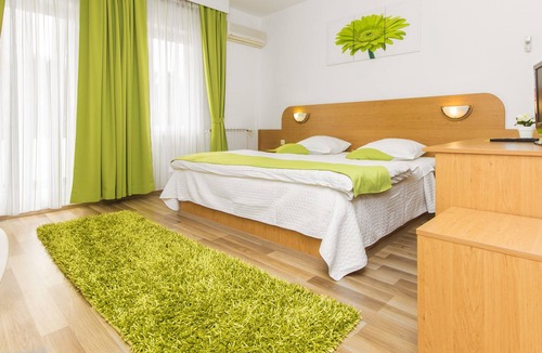 Brodarica House | Pansion Zlatna Ribica