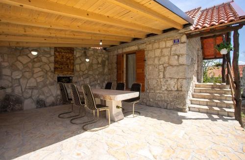Klis House | Patakun holiday home for 5, with heated pool