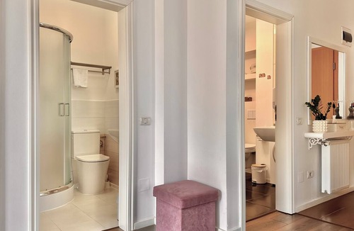 Centrul Vechi Apartment | Peaceful 2-Bedroom Apartment with Stunning View of the Brasov Mountains