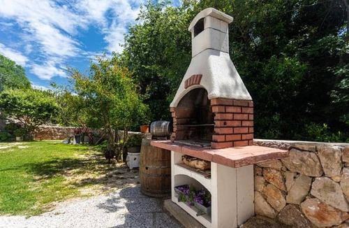Polje House | Peaceful Getaway in Polje with Garden