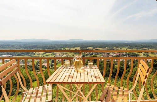 Semic Apartment | Peaceful paradise among vineyards with charming balcony view. River Kolpa nearby