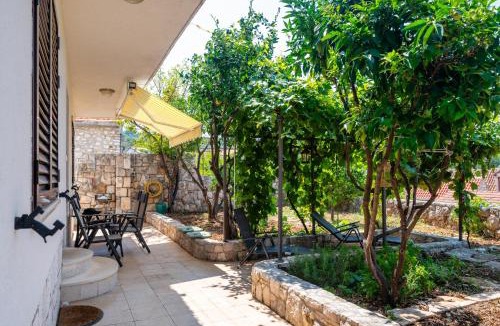 Veliki Drvenik House | Peaceful Stone House 100m from Sea Private Garden Drvenik Veliki