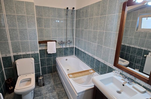 Vladeni Hotel | Peaceful Village Stay at Transylvanian Nest – just minutes from Brașov