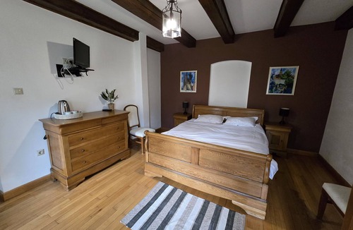 Vladeni Hotel | Peaceful Village Stay at Transylvanian Nest – just minutes from Brașov