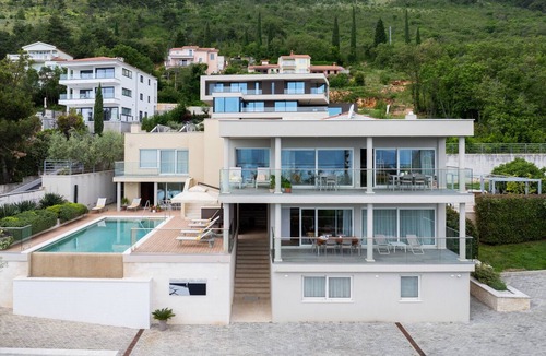Zagorje Apartment | Pedacito de Cielo 1 BDR Sew View apartment & pool