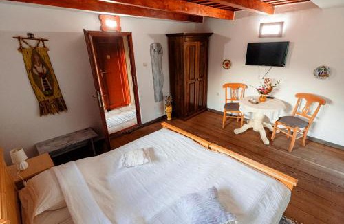 Sugau House | Pensiunea Doina