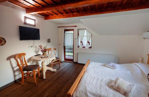 Sugau House | Pensiunea Doina