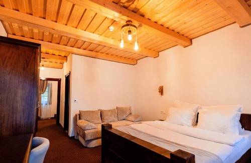 Desesti House | Pensiunea Pă Coastă