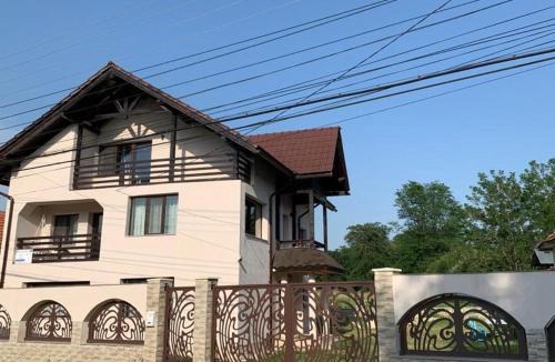 Stanesti House | Pensiunea Valea Șușiței, ATV, Rafting, Climbing , Ghid Turistc, Paragliding