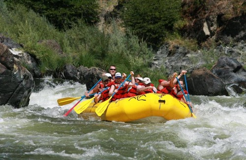 Stanesti House | Pensiunea Valea Șușiței, ATV, Rafting, Climbing , Ghid Turistc, Paragliding