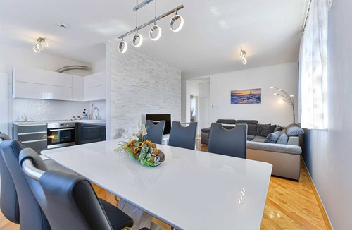 Turanj Apartment | Penthouse Laudato with jacuzzi and sea view