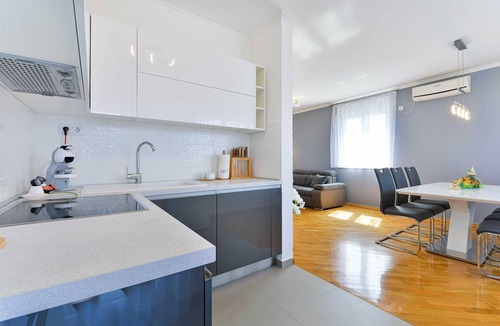 Turanj Apartment | Penthouse Laudato with jacuzzi and sea view