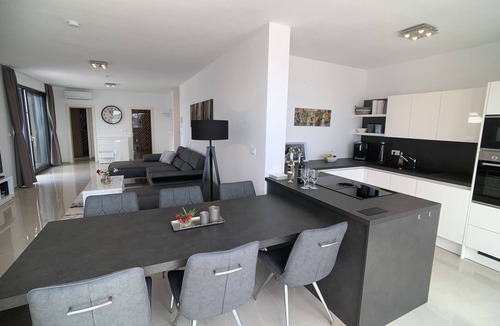 Medulin Apartment | Penthouse "SEAVIEW" 1. Sea line with pool in the complex