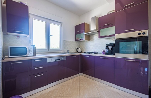 Sestanovac House | Perfect 3-bedroom house with heated pool in peaceful Šestanovac