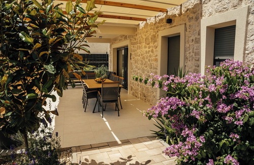 Imotski Villa | Perfect 4-bedroom villa with AC in charming Imotski- Đirada